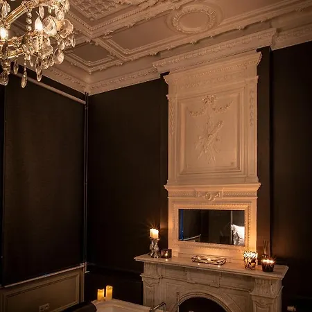 Maison Noppius - *