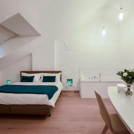 Maison Noppius - *
